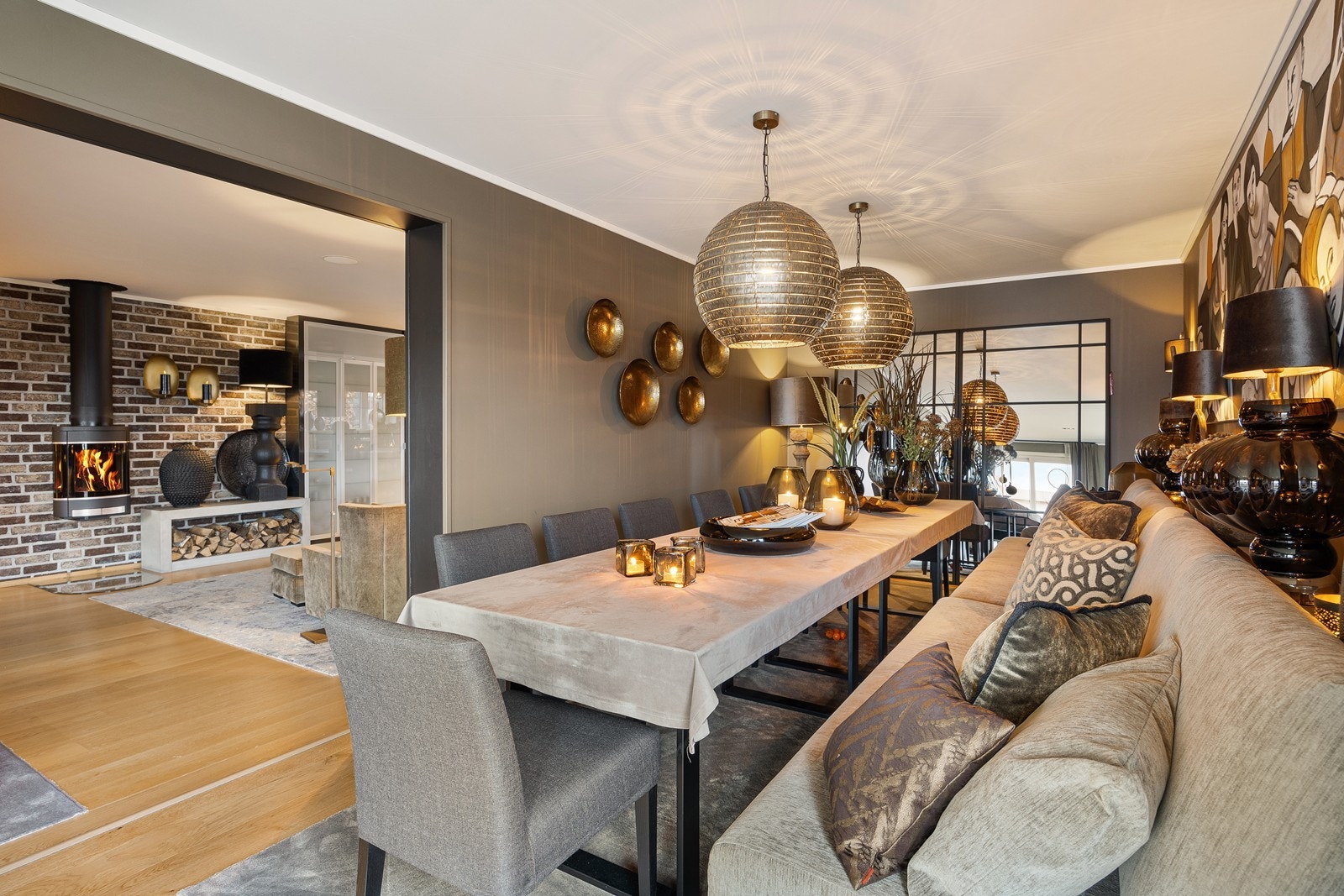 Videre innenfor stuen er det bygget på et rom som i dag benyttes som en trivelig spisestue. Galleribilde