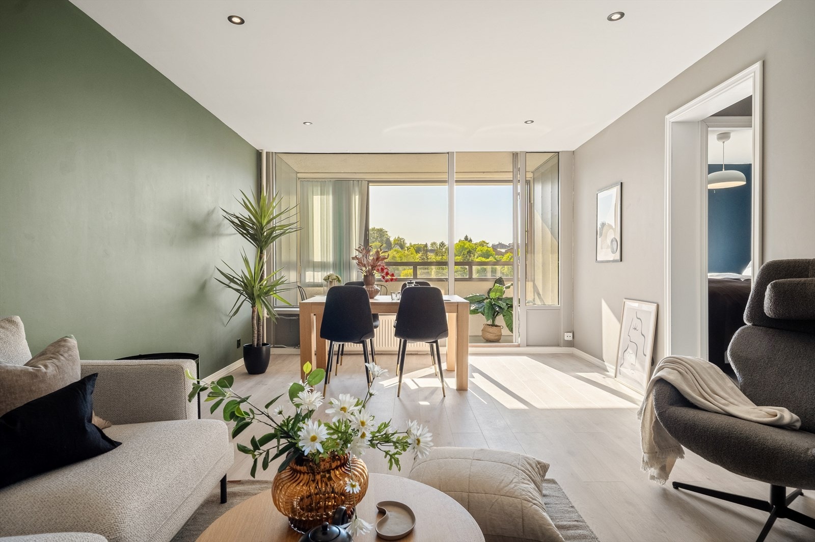 Nydelig stue malt i fine fargetoner Galleribilde