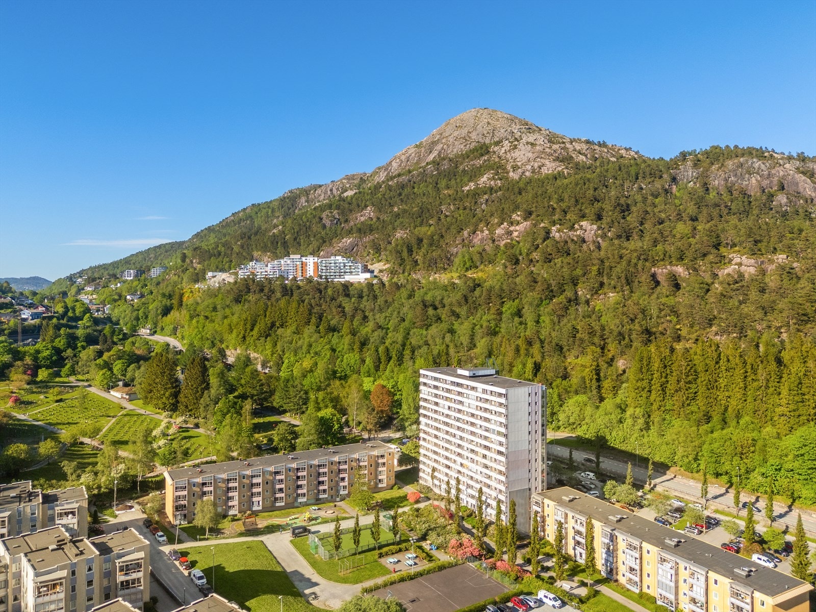 For den aktive kan området friste med turstier til Lyderhorn Galleribilde