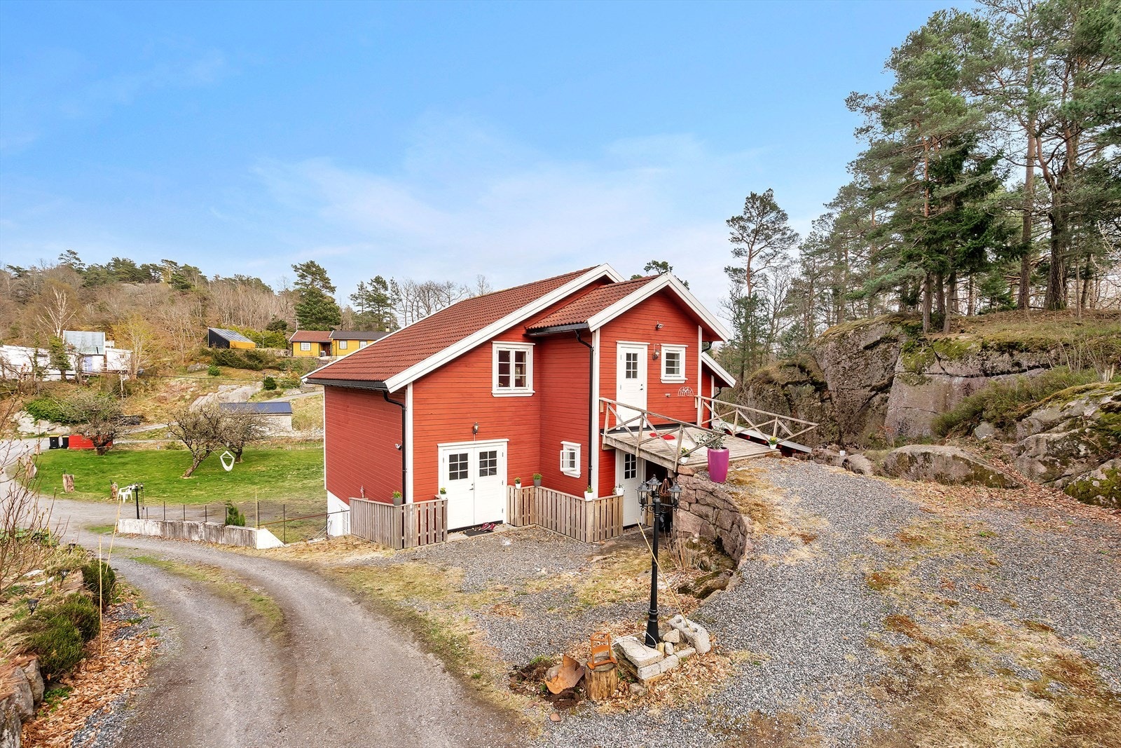 Låvebro opp til loftsetasjen. Galleribilde