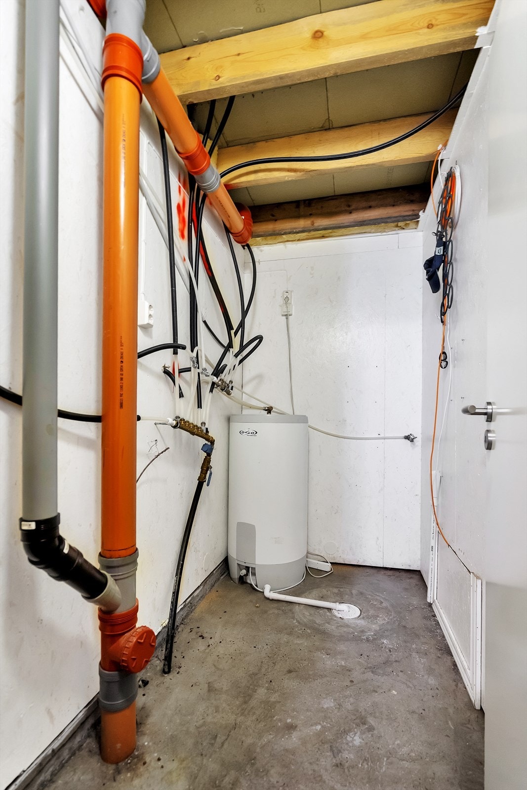 Teknisk rom i underetasje. Galleribilde