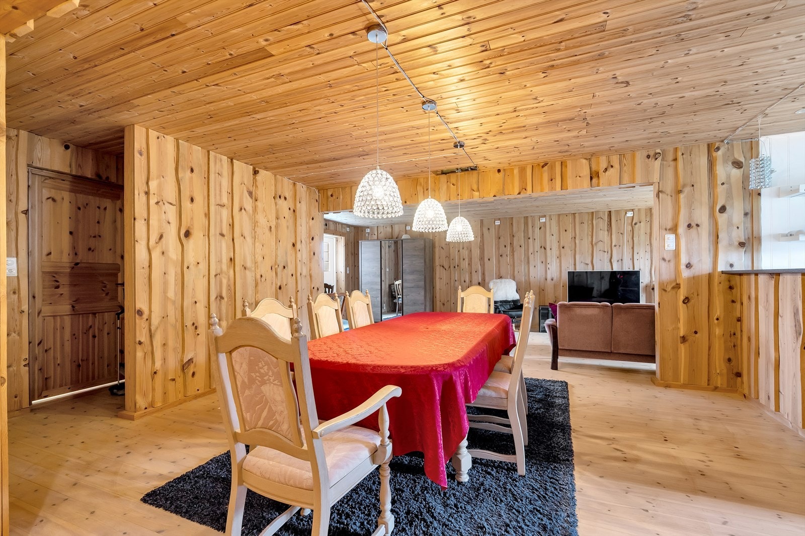 Dør inn til venstre er inn til badet. Galleribilde