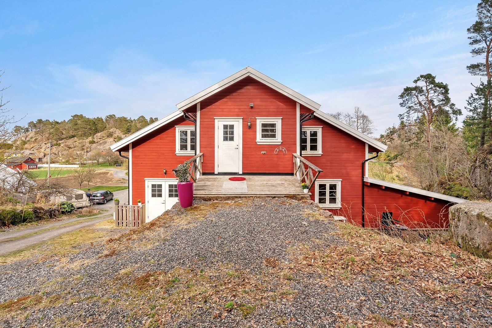 Hyggelig inngang til loftsetasjen. Galleribilde