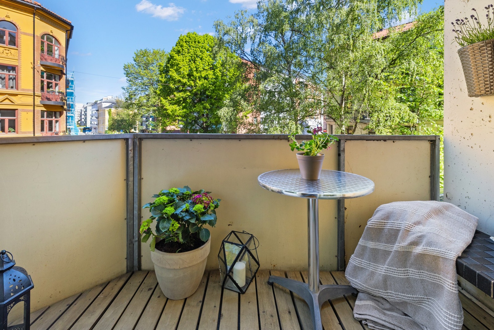 Utgang fra stue til trivelig balkong på ca. 3,7 m². Galleribilde