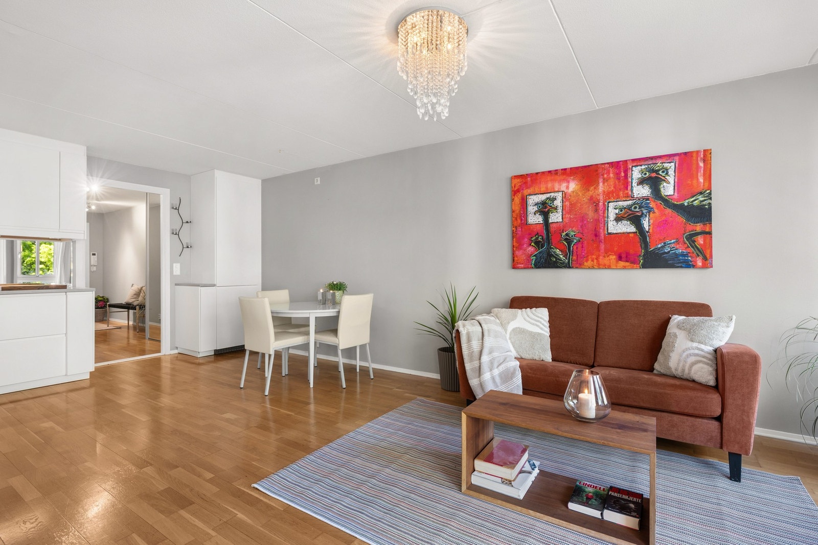 Eikeparkett på gulv. Galleribilde