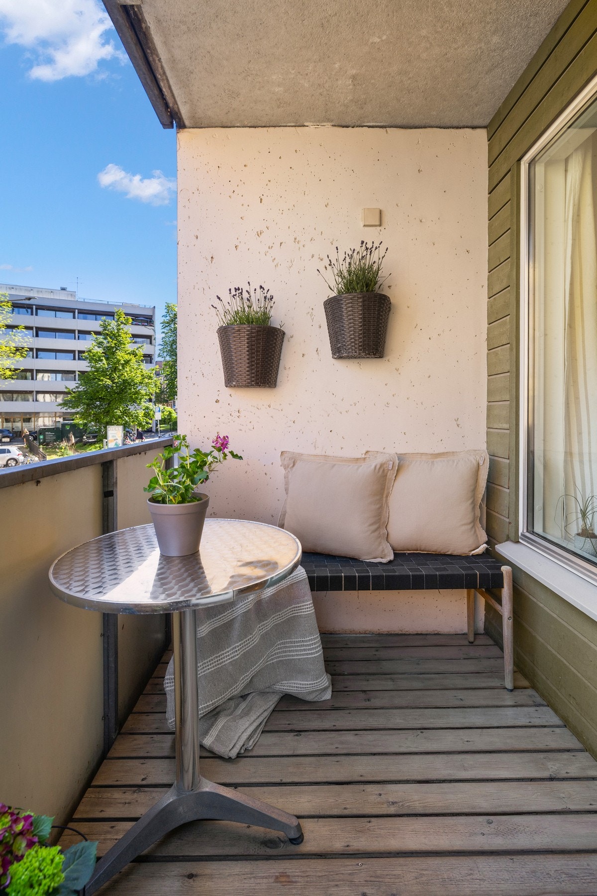 Leiligheten ligger i et veletablert og attraktivt boligområde mellom Bogstadveien, Vestkanttorvet og Frogner. Galleribilde