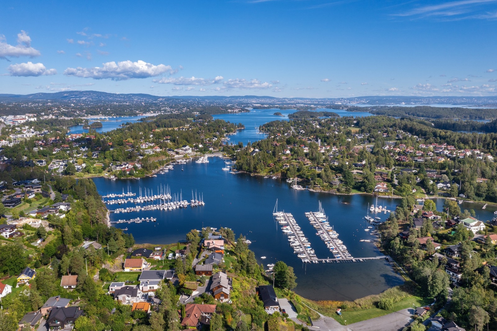 Boområdet har direkte tilgang til et idyllisk skjærgårdsmiljø med badestrender og båtplass i Hestesund Galleribilde
