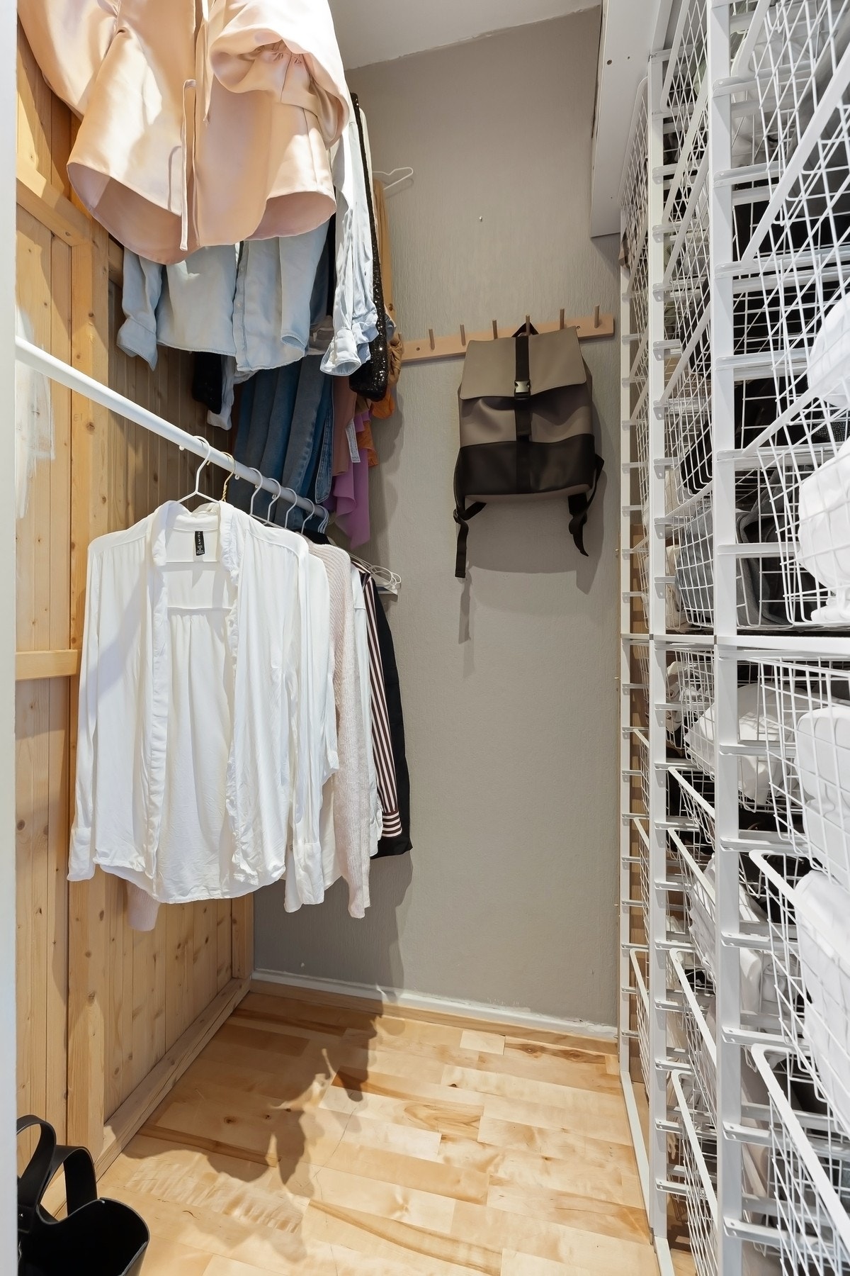 Garderobe/walk in closet på soverom II Galleribilde