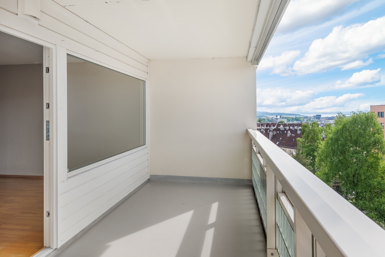 Den overbygde balkongen er på ca. 12 kvm. Galleribilde