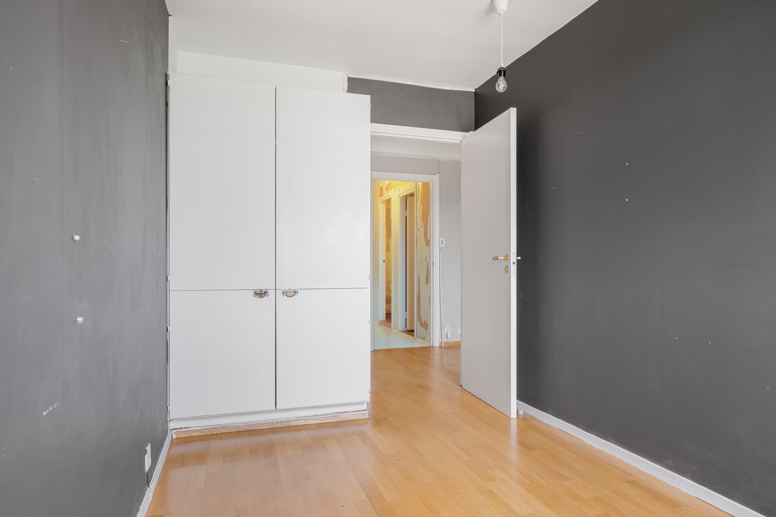 Soverommene har god plass til seng og ulike oppbevaringsløsninger. Galleribilde