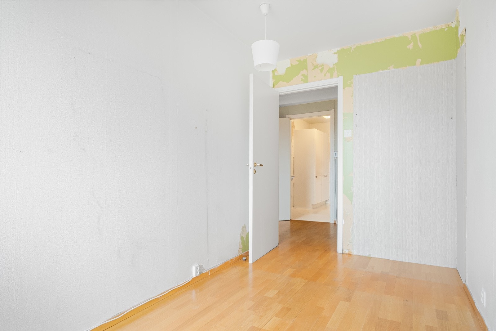 Garderobeskap som er i boligen følger ved salg. Galleribilde