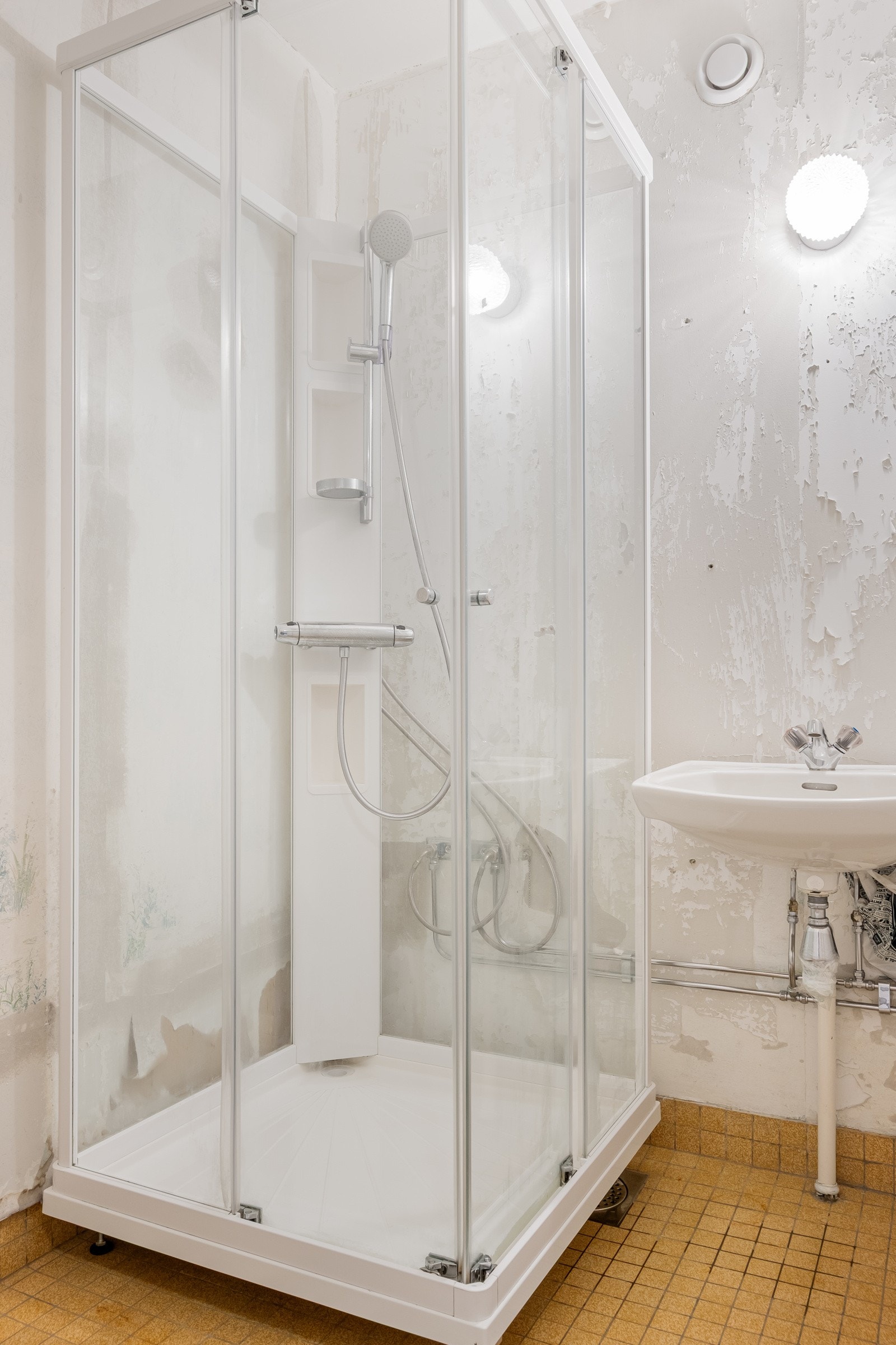 Våtrommene trenger renovering. Galleribilde