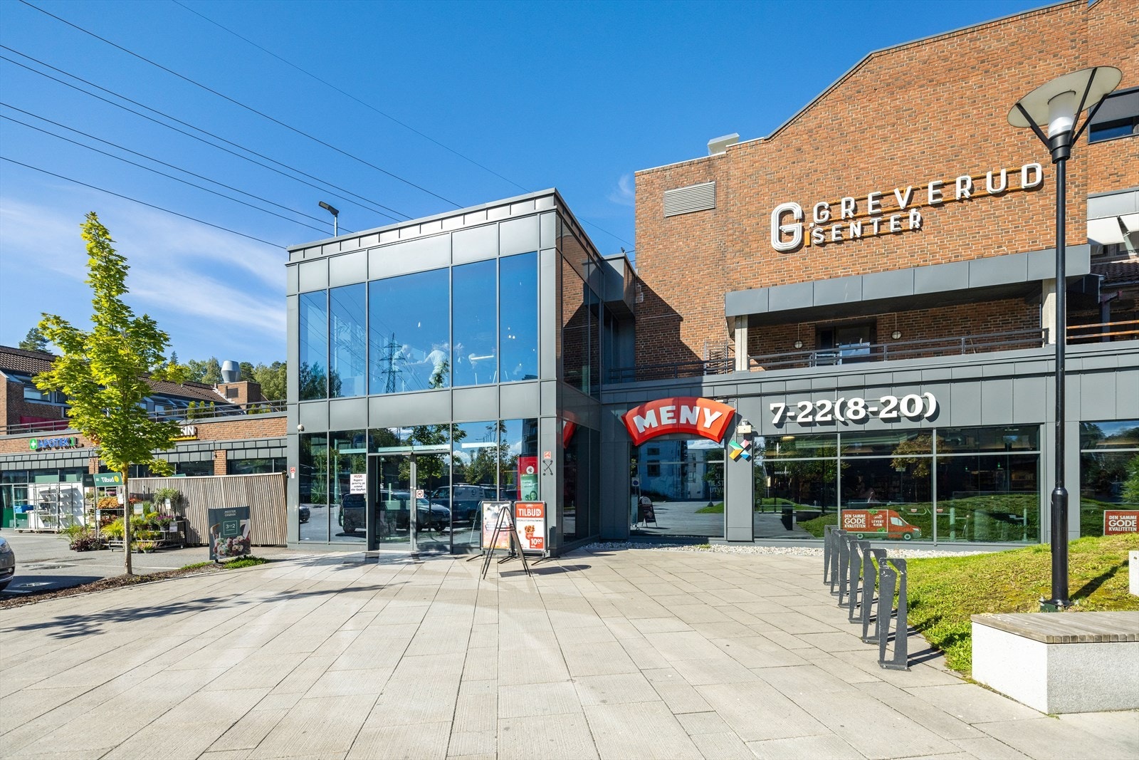 Dagligvarehandelen kan enkelt gjøres på Meny Greverud og Rema 1000 Greverud. Galleribilde