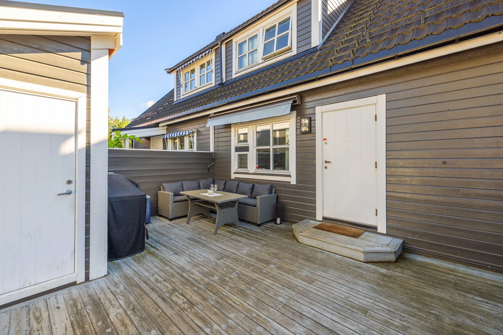 Plass til å innrede med loungegruppe, beplantning og øvrig møblement. Galleribilde