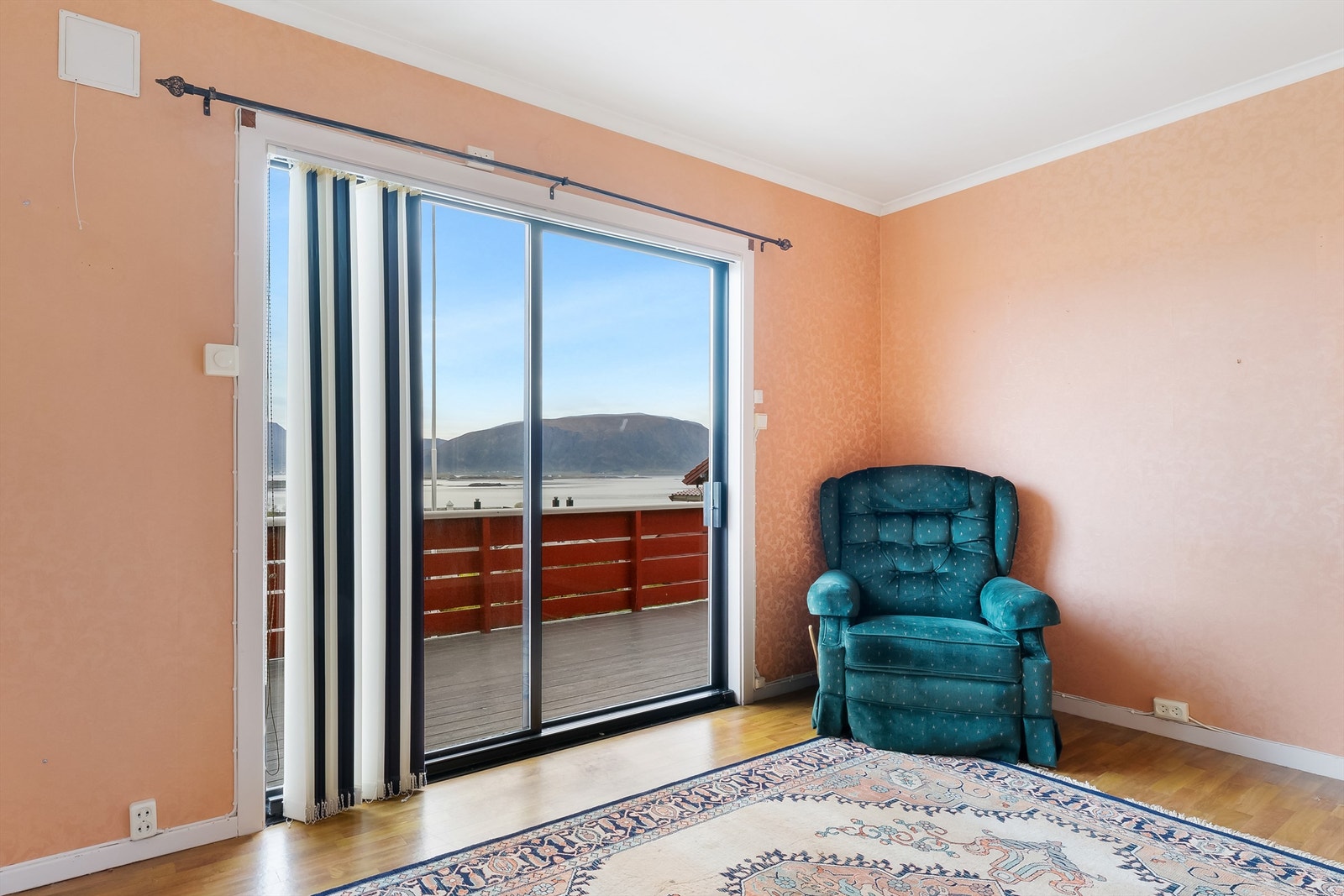 Fra stuen kan du nyte den flotte utsikten. Galleribilde