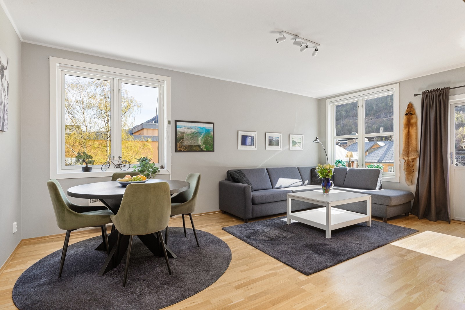 Stuen er romslig og god Galleribilde