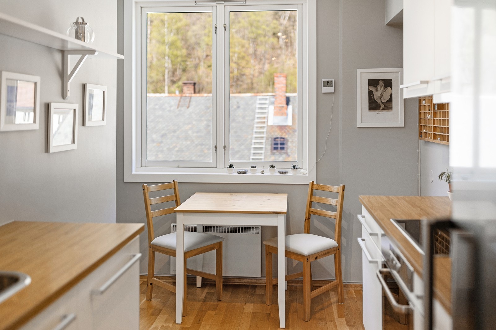 Her er det også plass til et lite kjøkkenbord Galleribilde