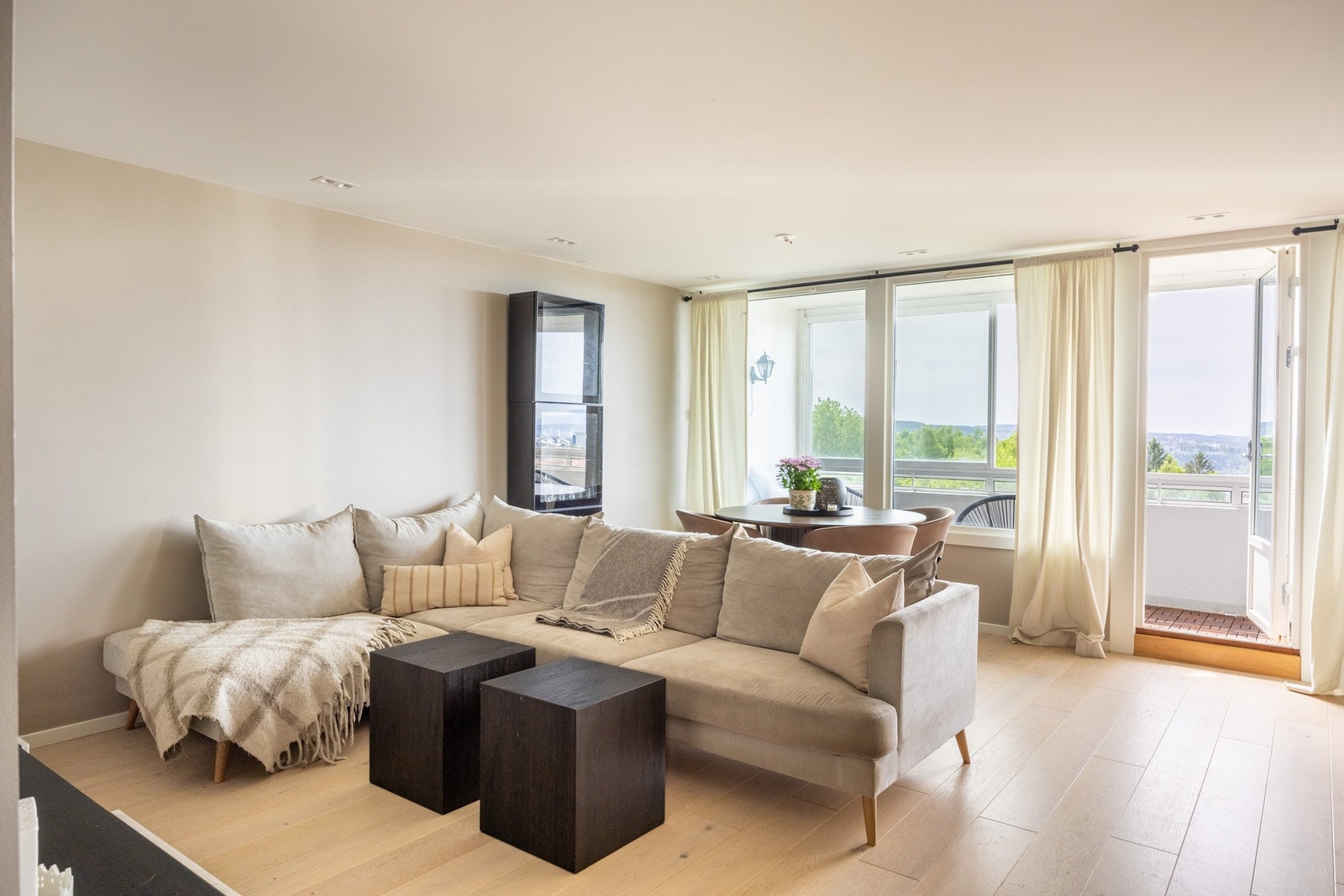 Stuen kan enkelt innredes med ønskelige møblementer. Galleribilde