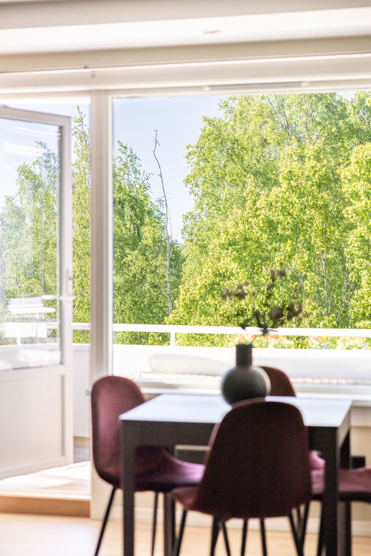 Fra stuen er det utgang til balkong. Galleribilde