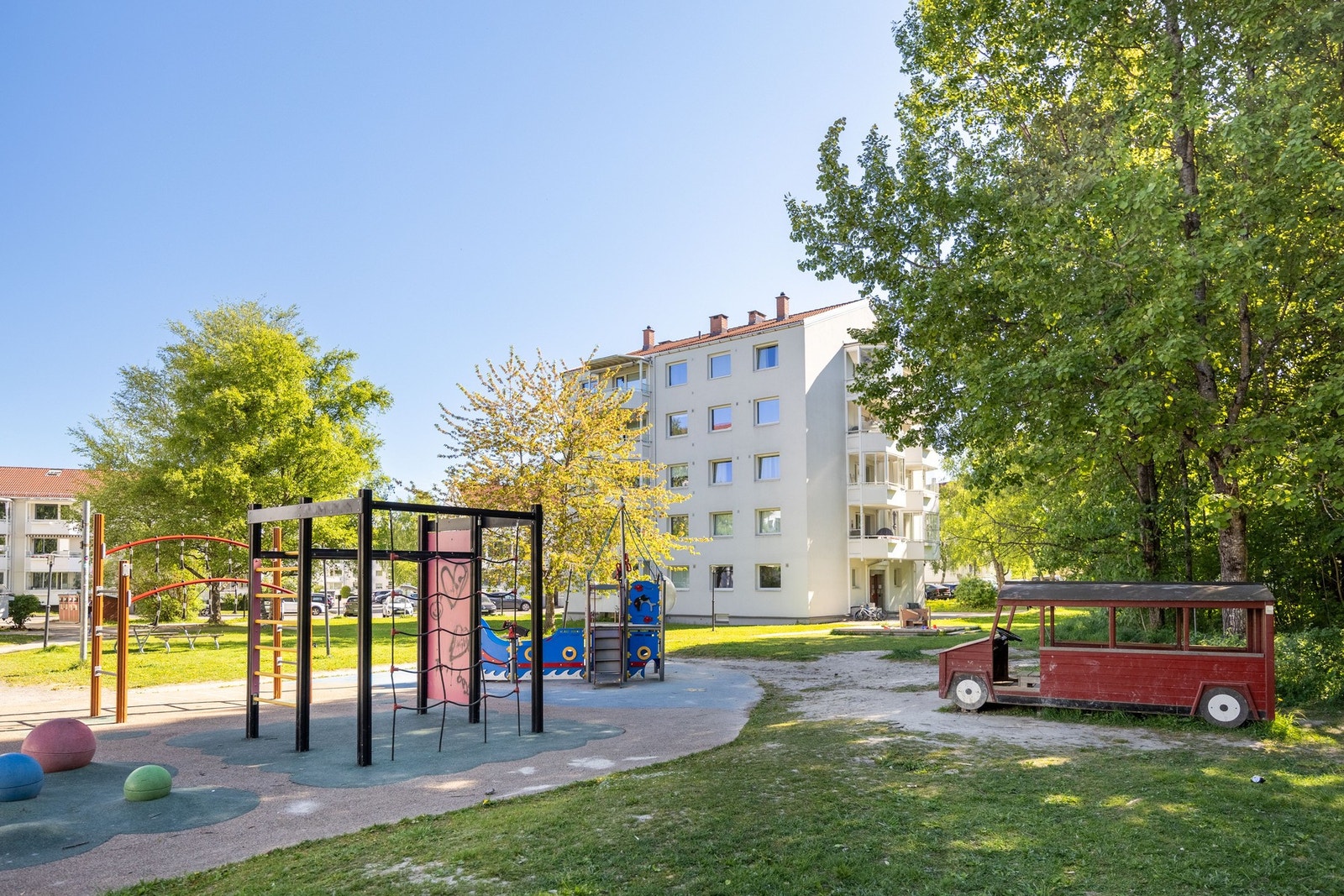 Tomten er pent opparbeidet med flotte fellesarealer. Galleribilde