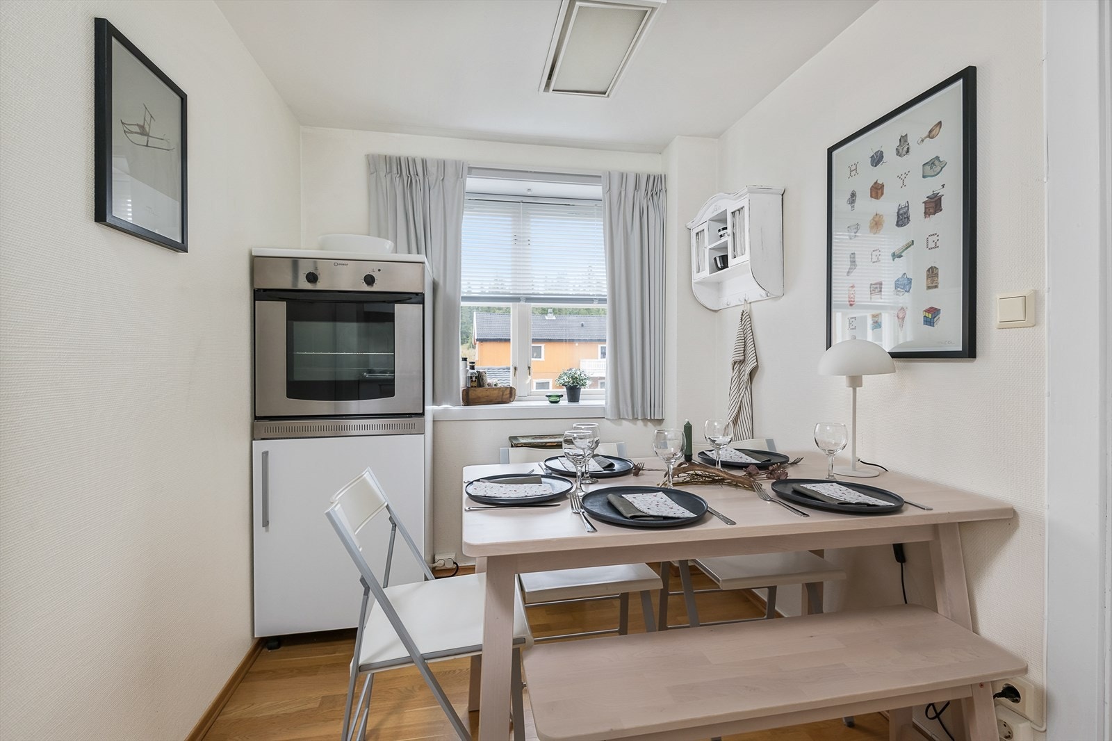 Plass til spisebord på kjøkkenet. Galleribilde