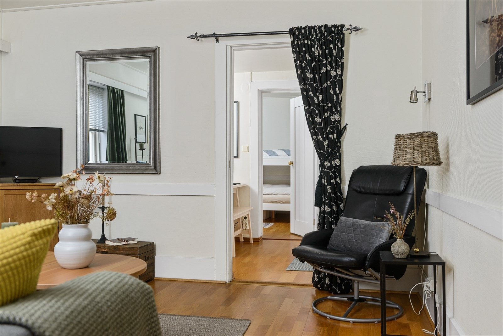 Inn til kjøkken fra stuen. Galleribilde