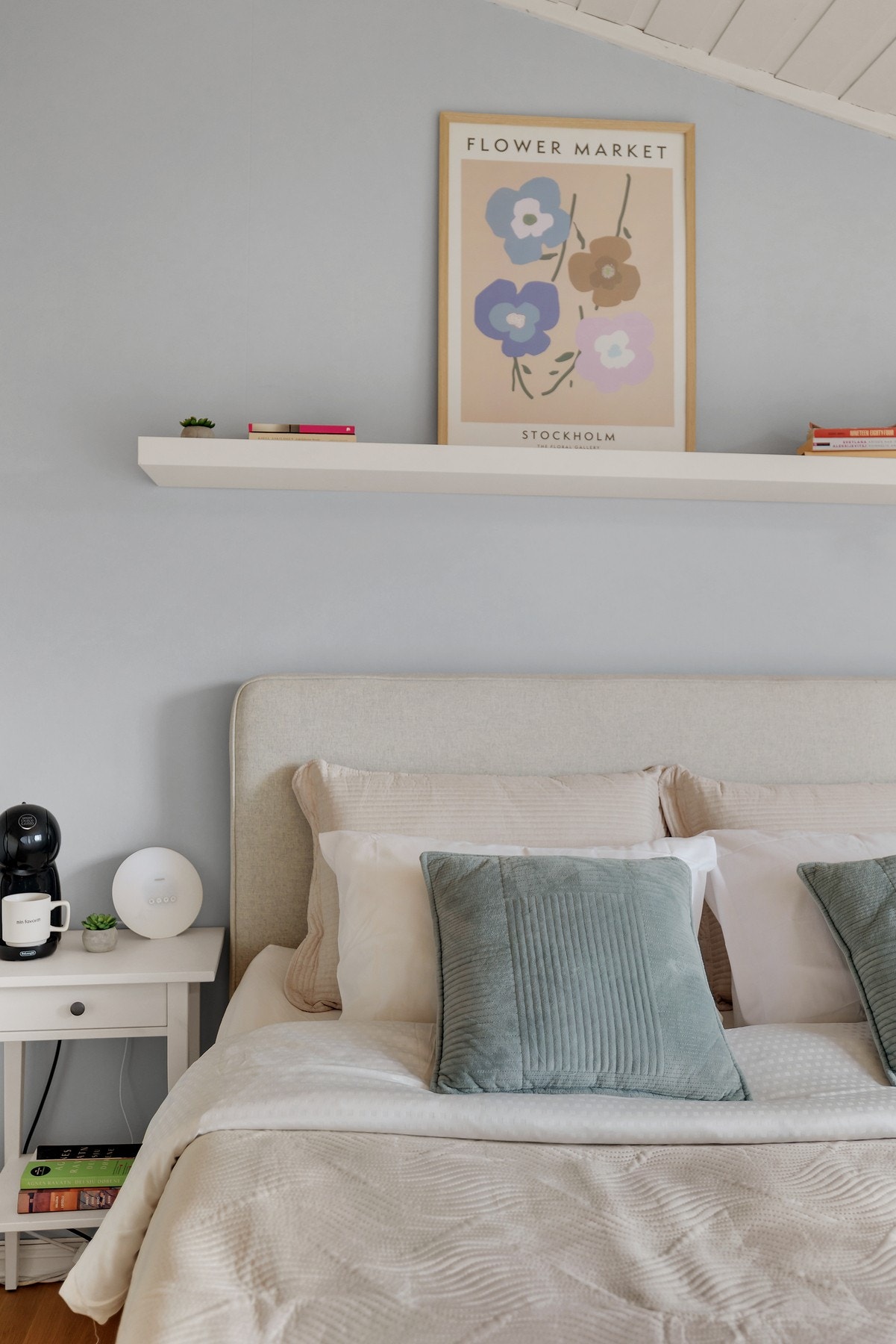 Veggene er malt i en behagelig blå-tone. Galleribilde