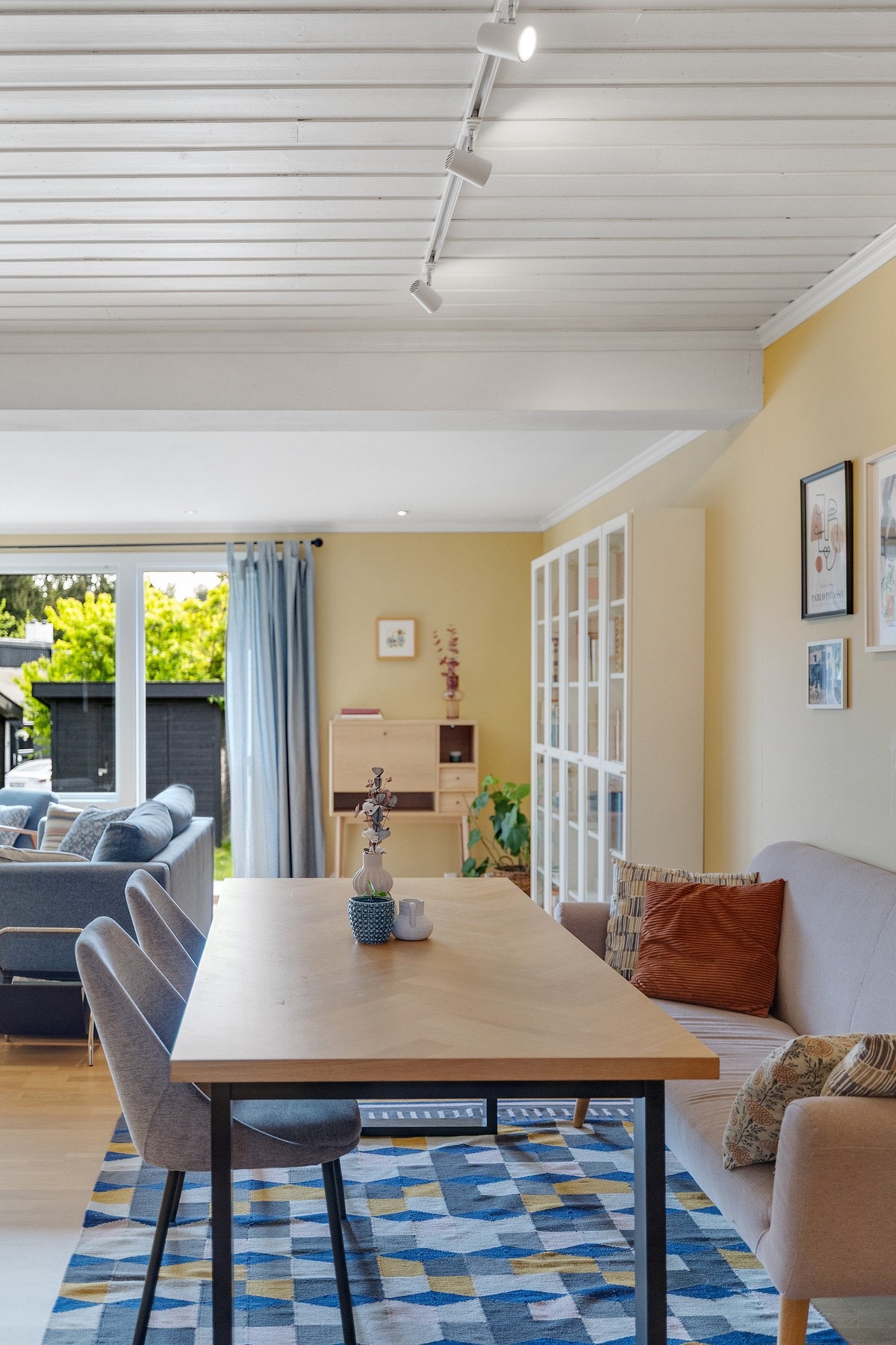 God plass til spisegruppe. Galleribilde