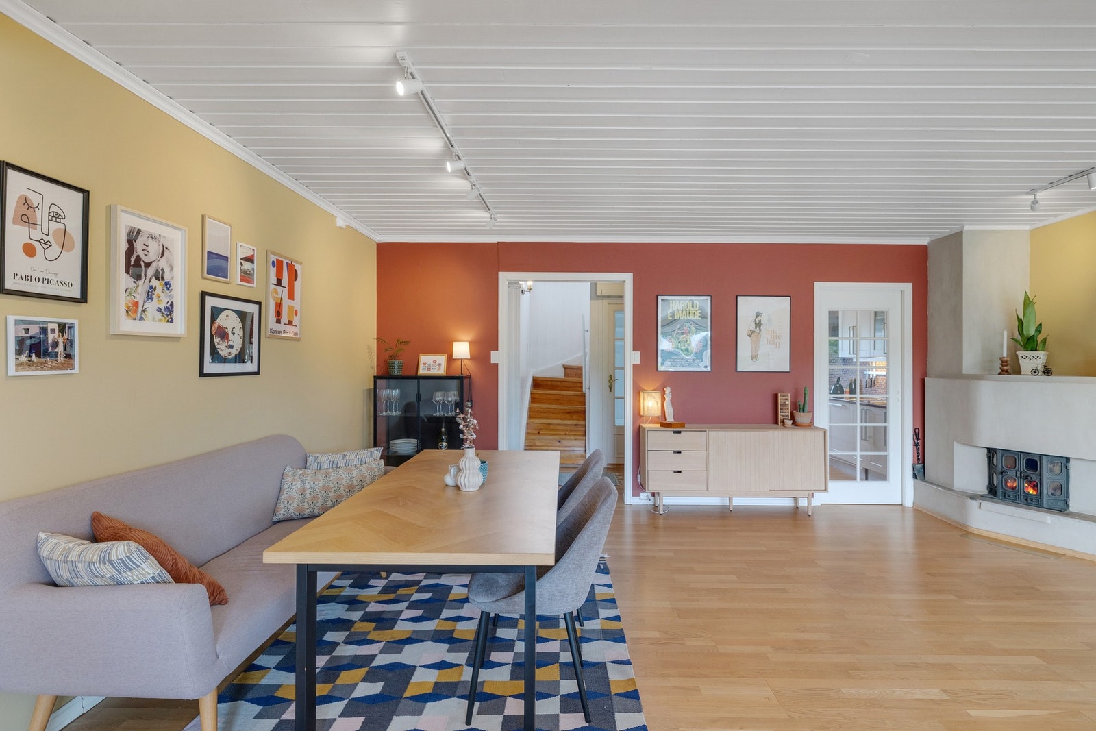 Vegger er malt i smakfulle fargekombinasjoner. Galleribilde