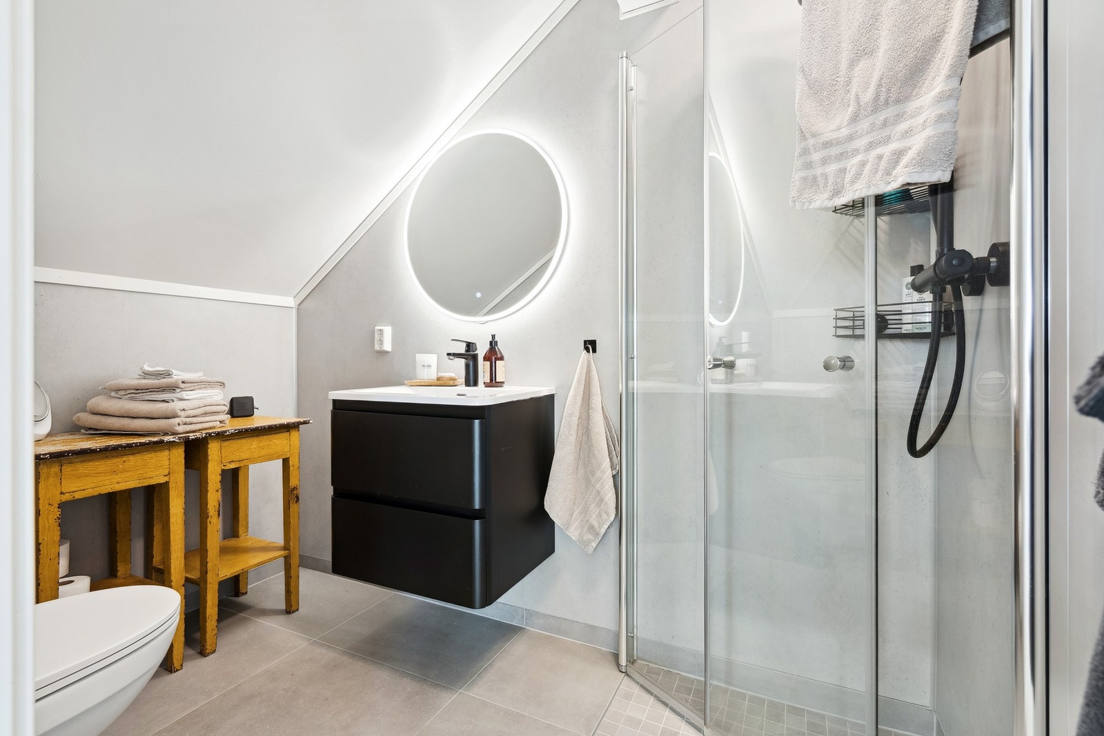 Soverommet har også tilgang til eget bad. Galleribilde