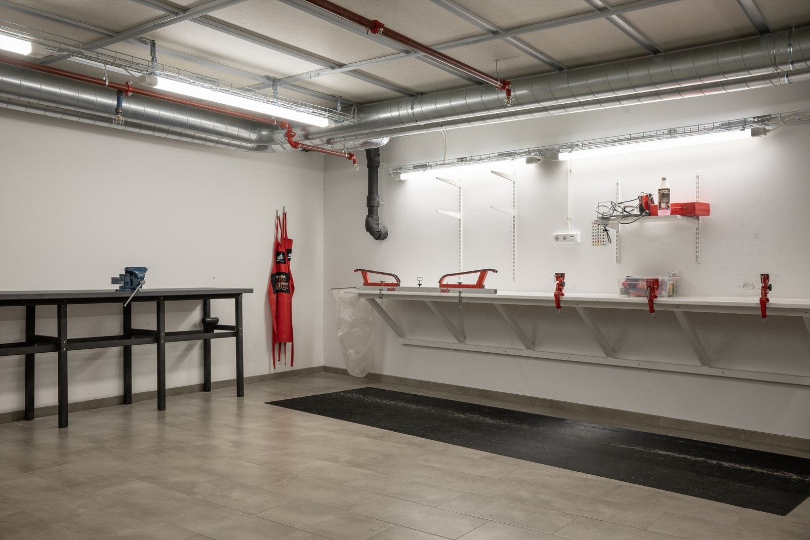 Borettslaget har flere flotte fasiliteter til glede for beboerne - Felles takterrasse, smørebod og vaskestasjon for sykkel/hund Galleribilde