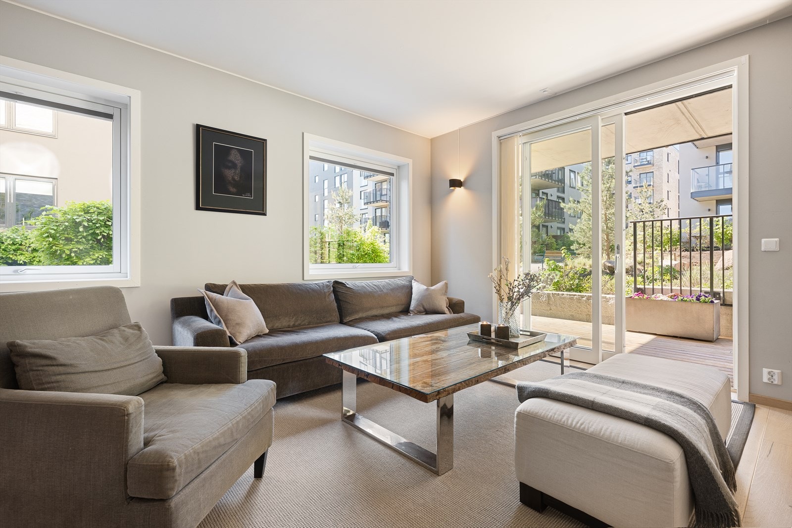 Her er det god plass til sofagruppe, mediemøbler og stuebord Galleribilde