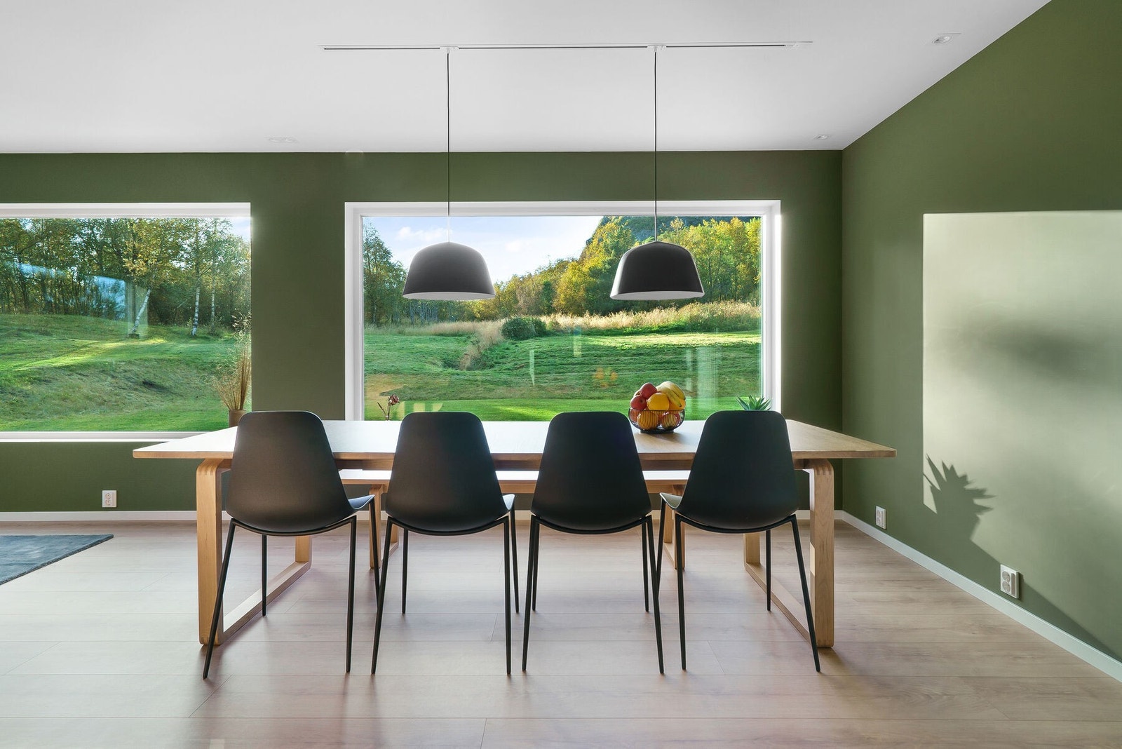 Her kan man sitte å bare nyte utsikten og naturen! Galleribilde