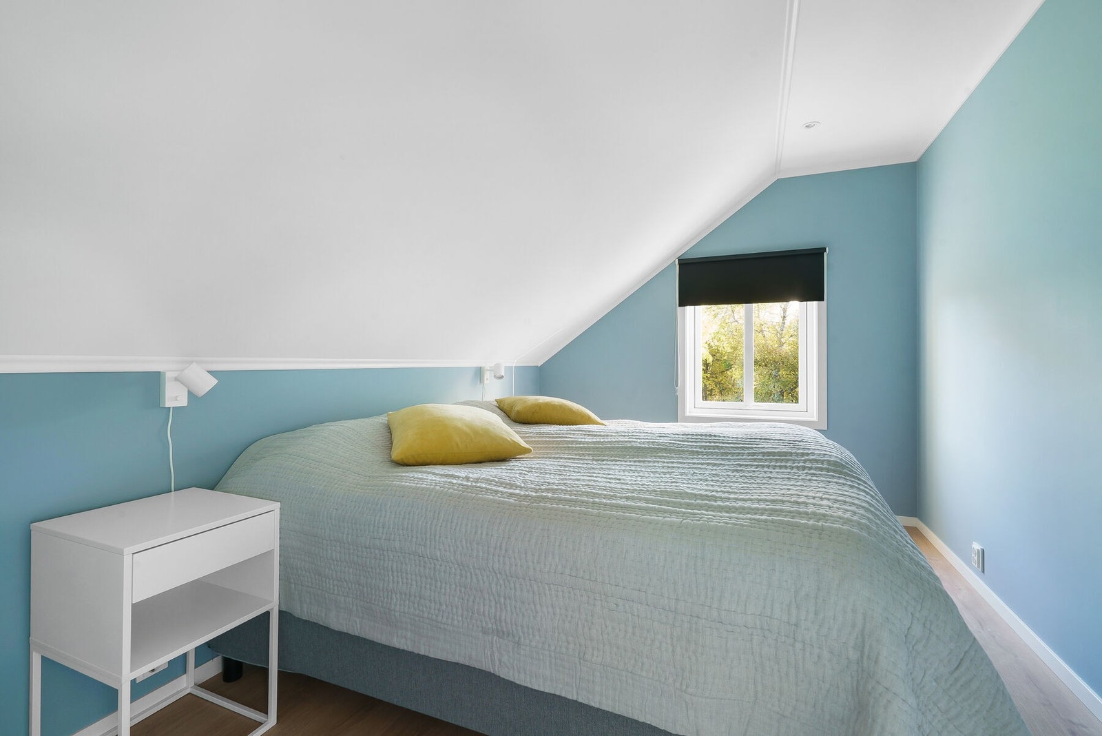 Det er 4 soverom i loftetasjen. Alle er renoverte. Galleribilde