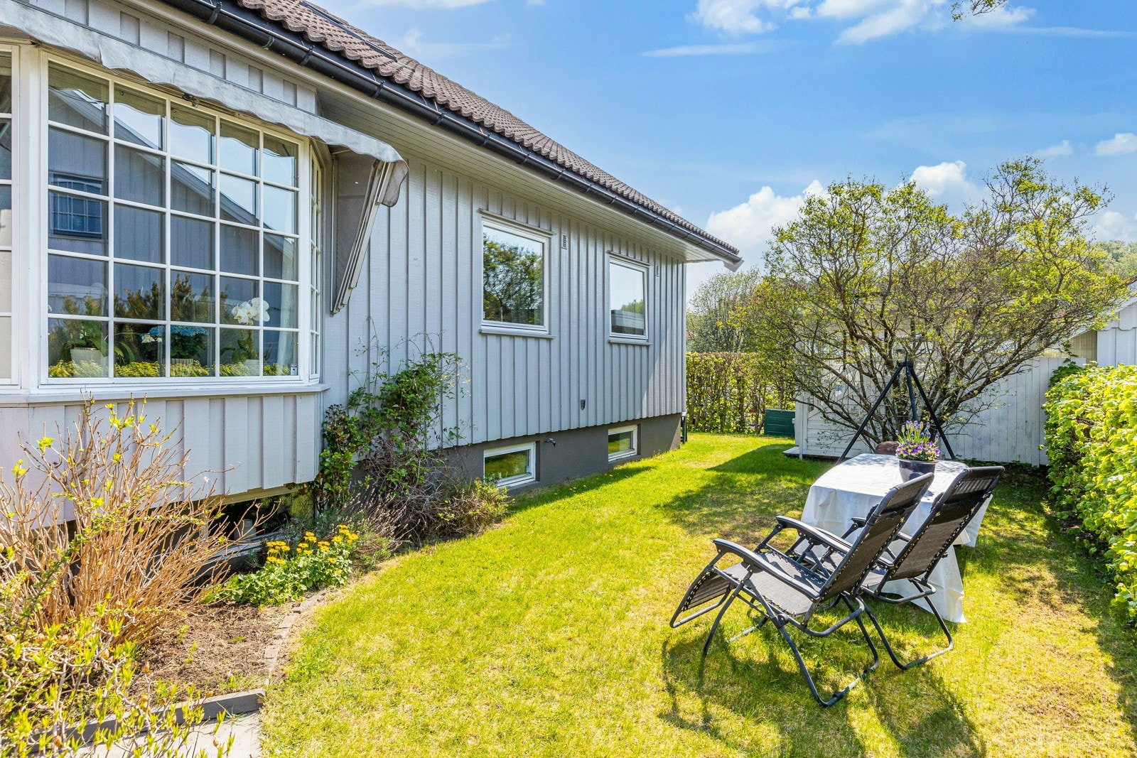 God plass til store og små. Egen inngang til kjeller m/ muligheter..! Galleribilde