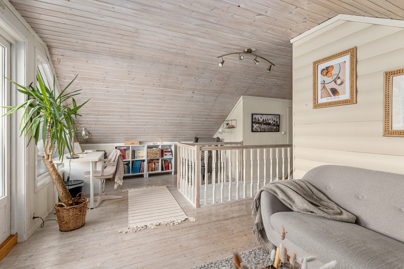 Loftstue med utgang til solrik tak-terrasse mot syd/vest Galleribilde