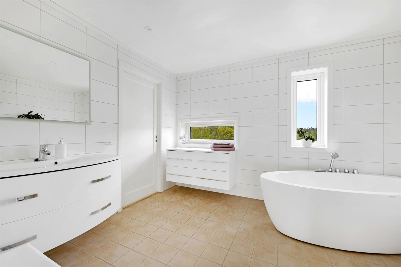 Det er også adkomst til badet fra stuen. Galleribilde