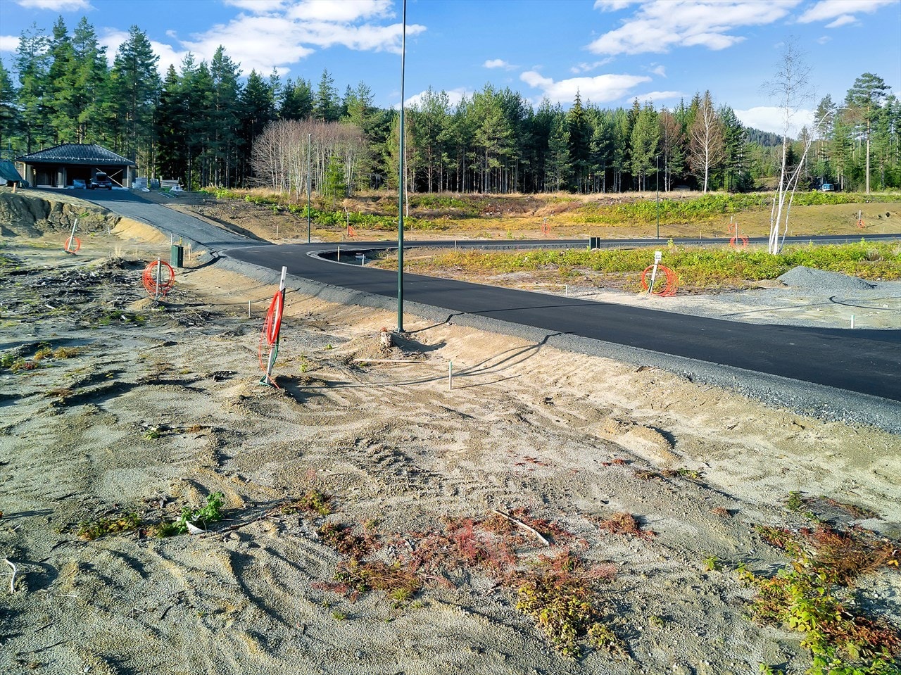 Tomtene leveres klare for tilkobling til offentlig vann og avløp, og det er lagt inn fiber til hver tomt. Galleribilde
