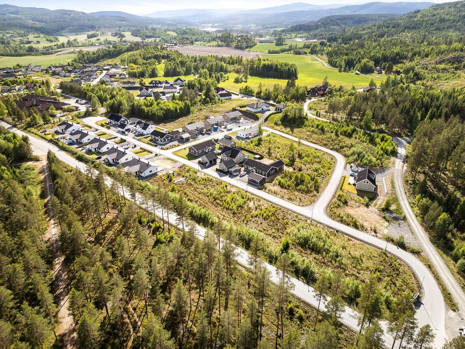 Tomtefeltet består av Tyttebærstien og Tyttebærsvingen. Galleribilde