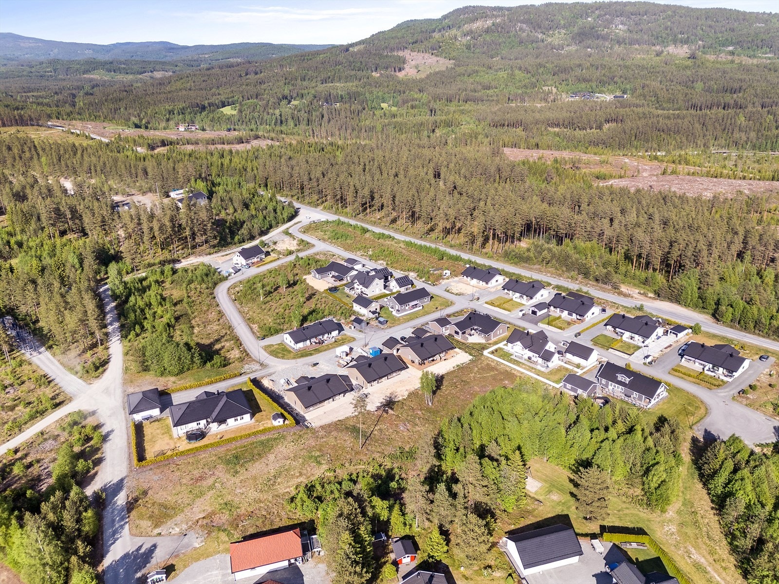 I området er det flotte turmuligheter sommer som vinter med stier og lysløype. Galleribilde