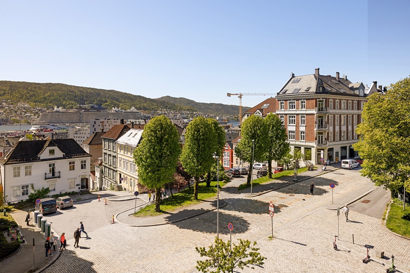 - Borettslaget har to parkeringsplasser til leie med rullering én gang i året. Per i dag er det ingen på ventelisten - Galleribilde