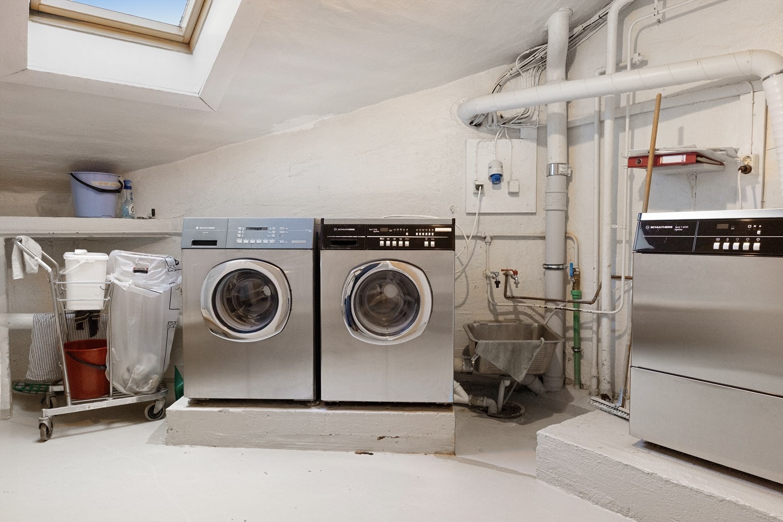 - Felles vaskloft. Det er per dags dato kun 6 stykker i borettslaget som benytter seg av det - Galleribilde