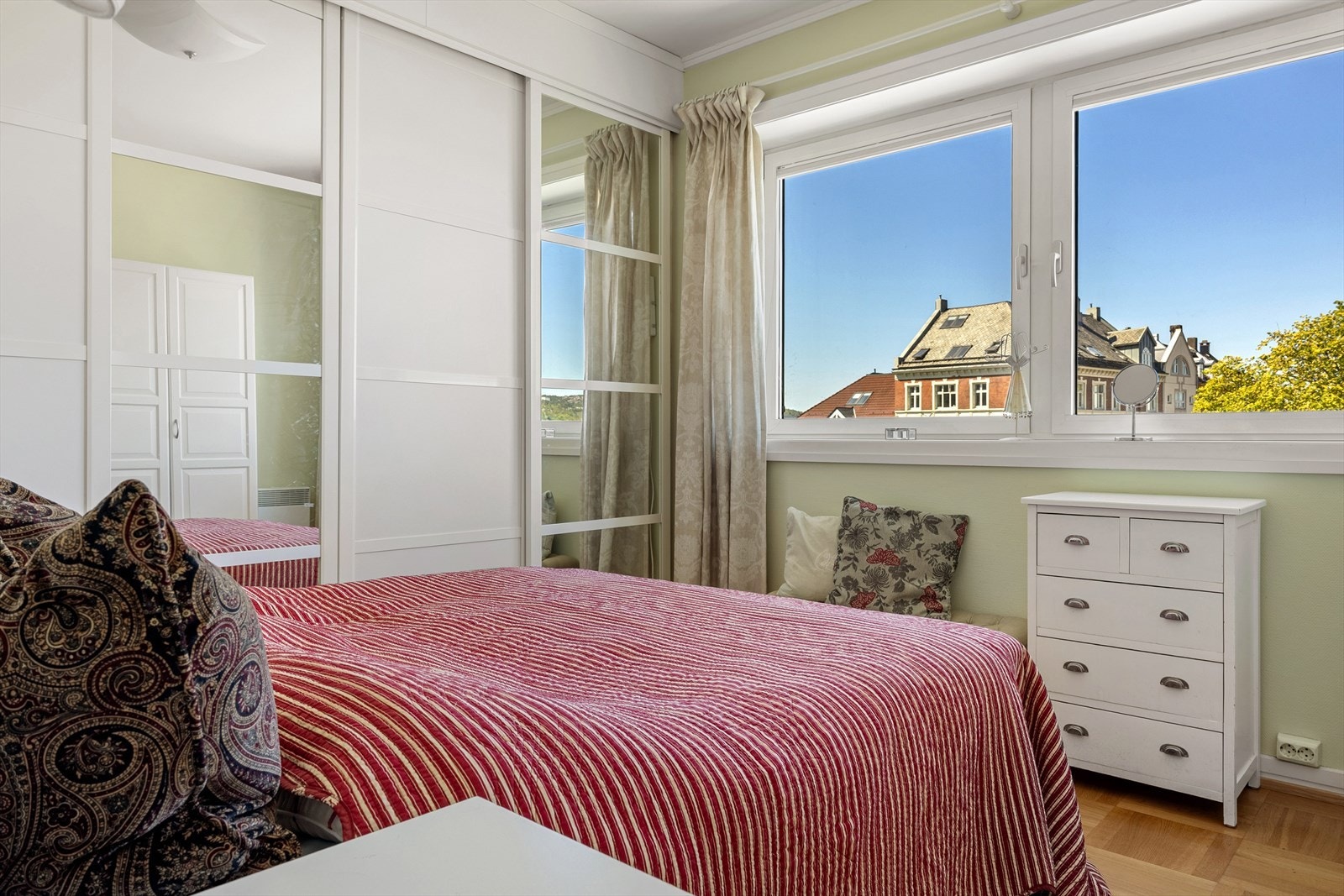 - Boligen har totalt to gode soverom - Galleribilde