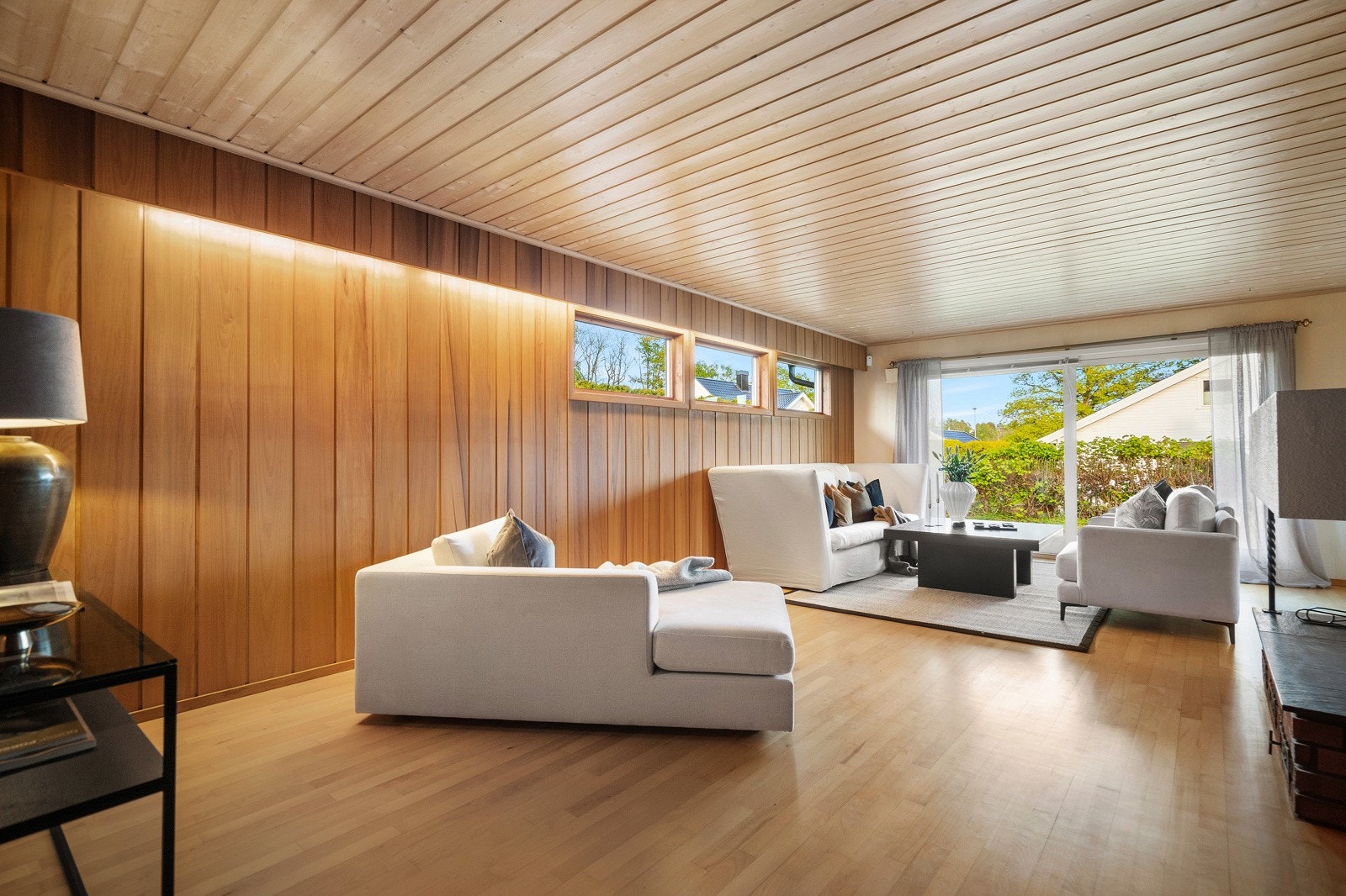 Stor, åpen og lys stue Galleribilde