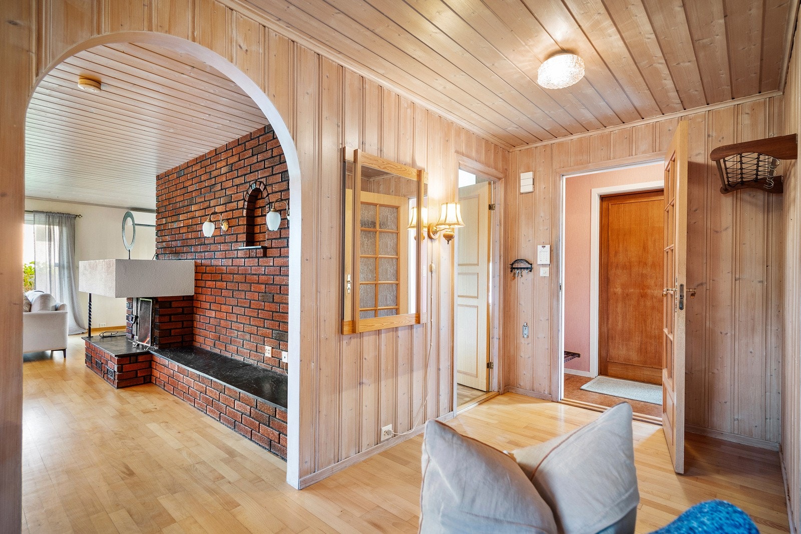 Romslig hall Galleribilde