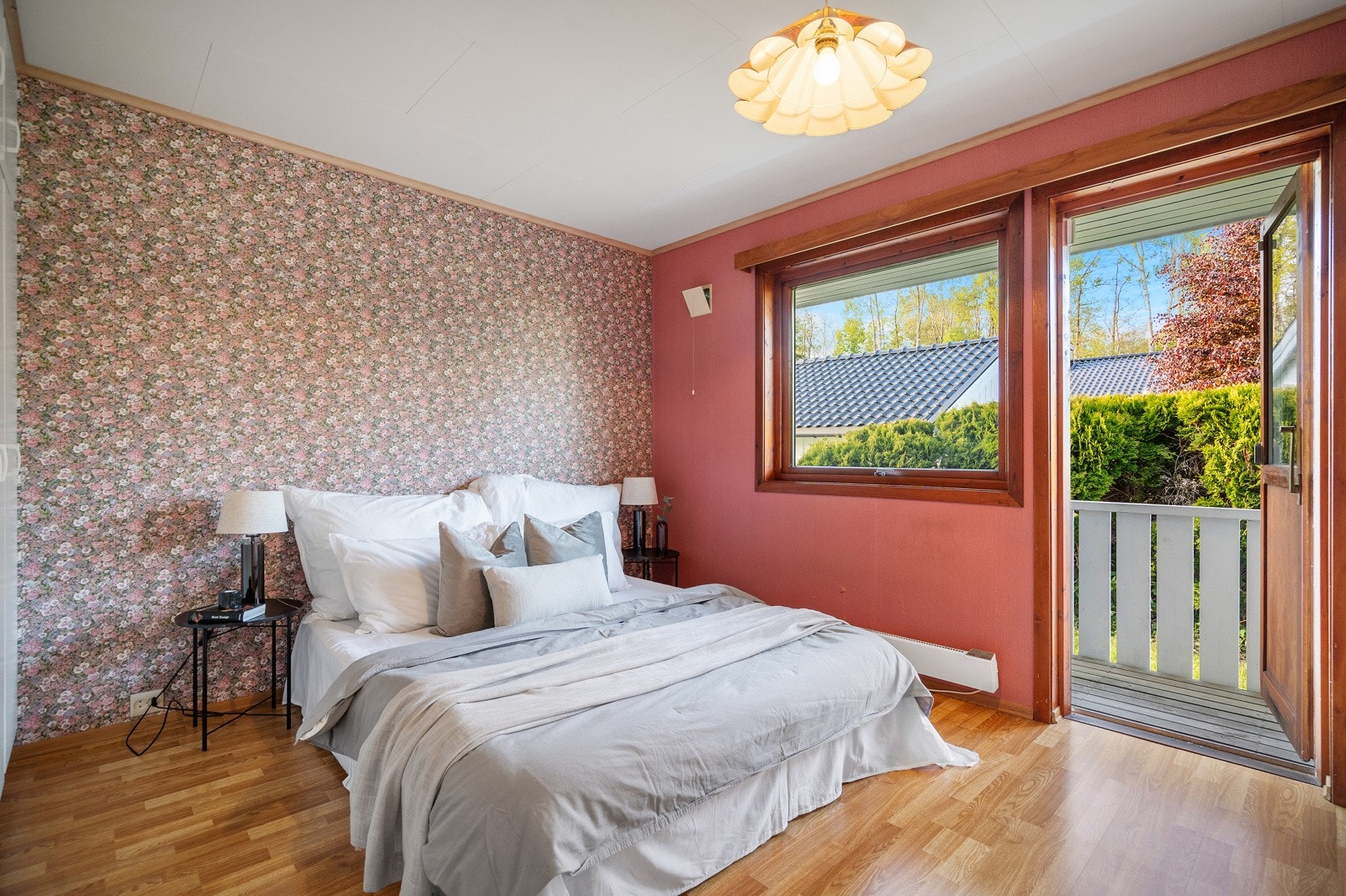 Hovedsoverom med utgang til luftebalkong Galleribilde