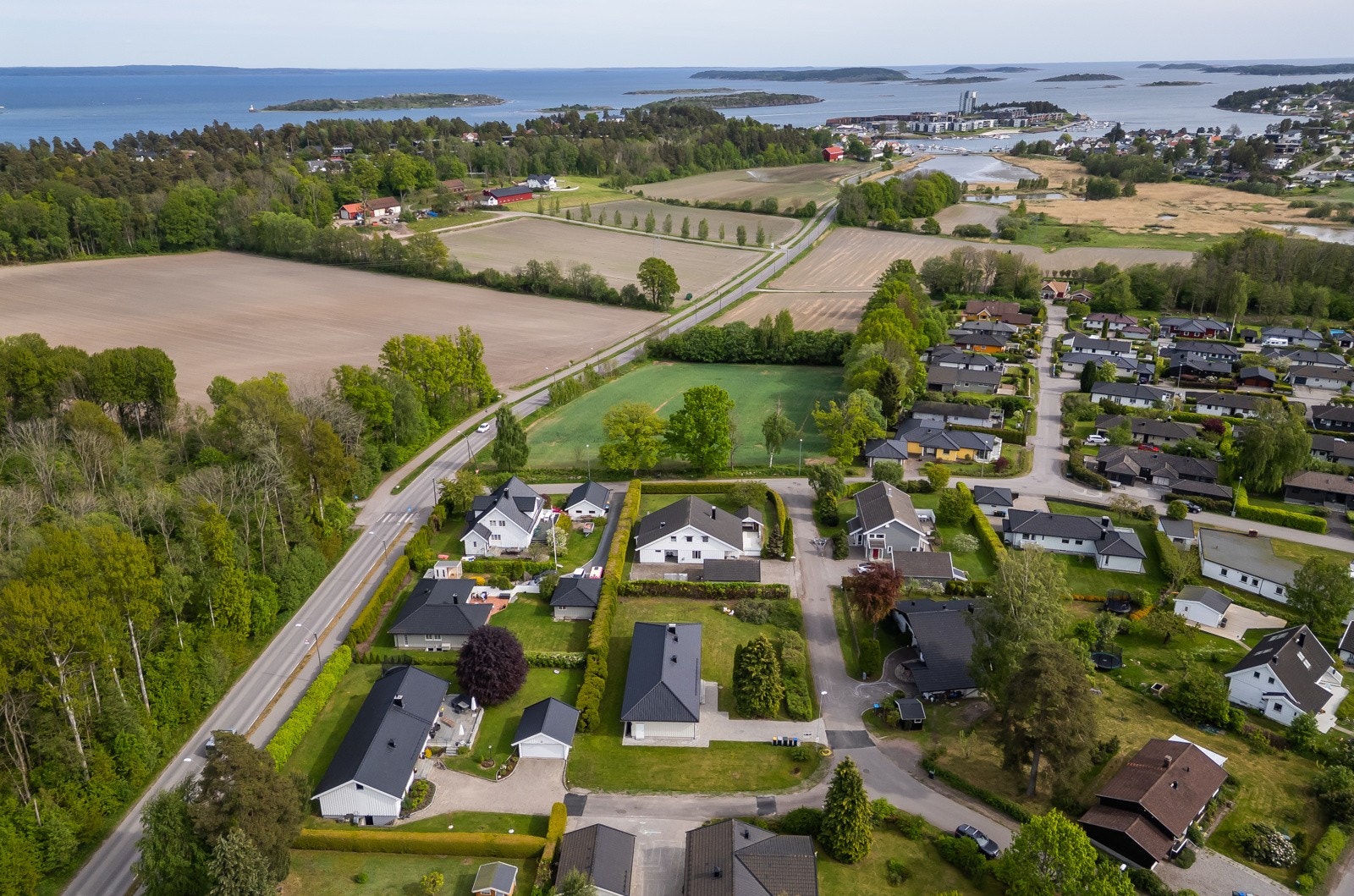 Kort vei til båthavn, strand og Oslofjorden Galleribilde