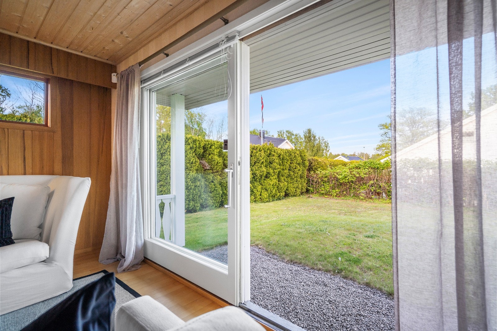 Utgang til hagen fra stuen Galleribilde