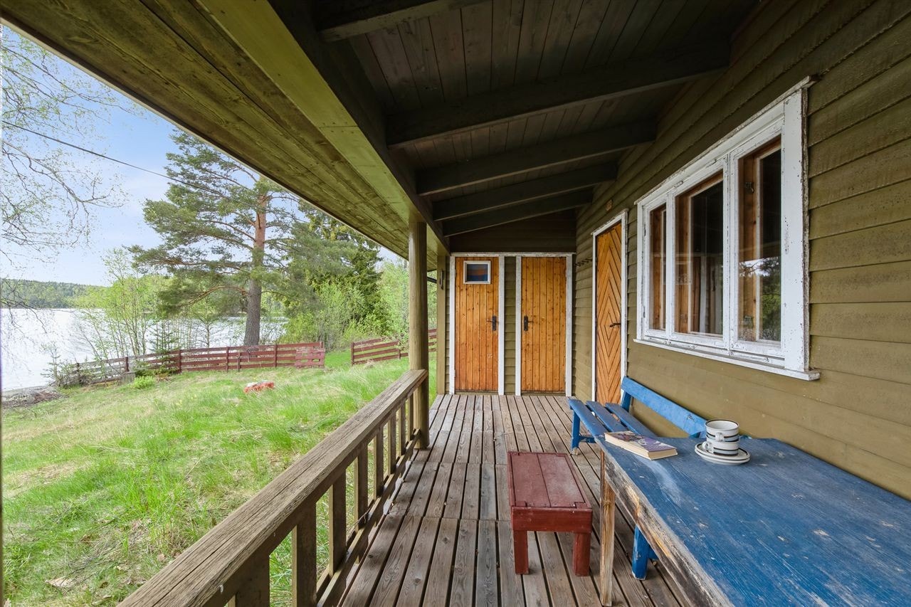 2 praktiske boder i tilknytning til inngangspartiet. Galleribilde