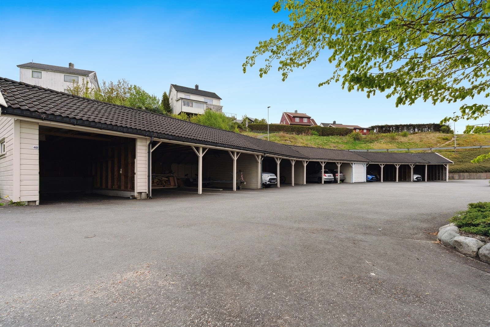 Parkering i carport Galleribilde
